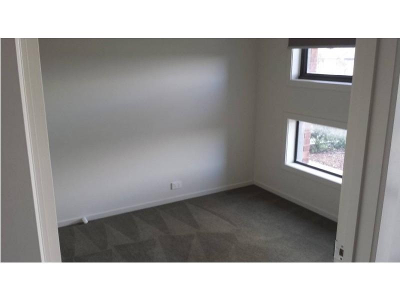 13 Magpie Street, Brookfield VIC 3338