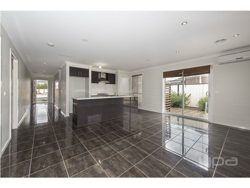 1/12 Marlo Drive, Melton West VIC 3337