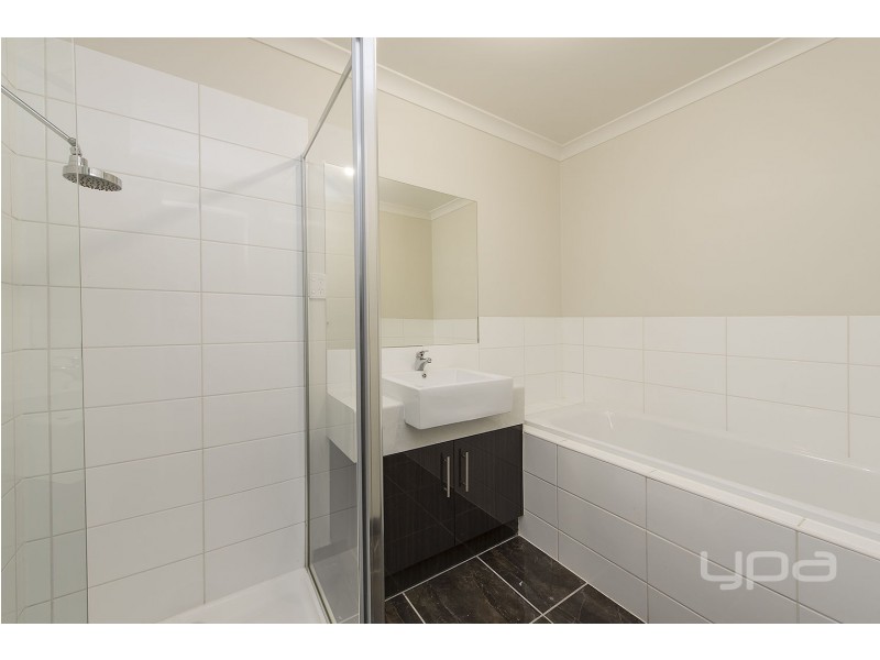 1/12 Marlo Drive, Melton West VIC 3337