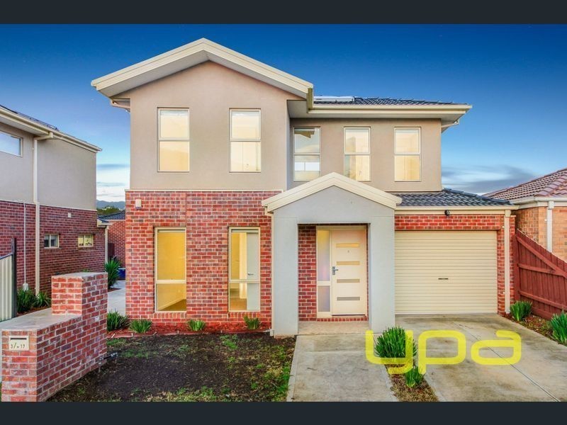 2/17 Maree Court, Kurunjang VIC 3337
