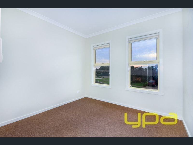 2/17 Maree Court, Kurunjang VIC 3337