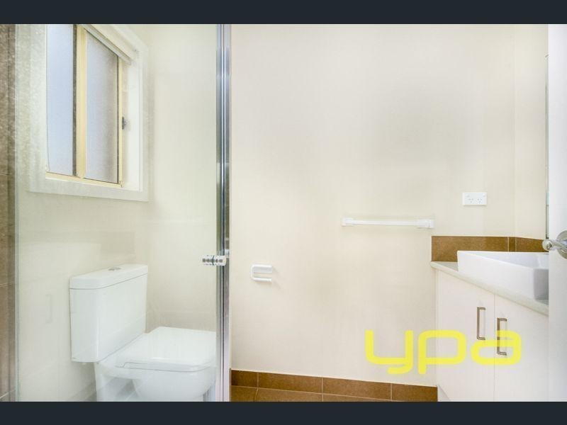 2/17 Maree Court, Kurunjang VIC 3337