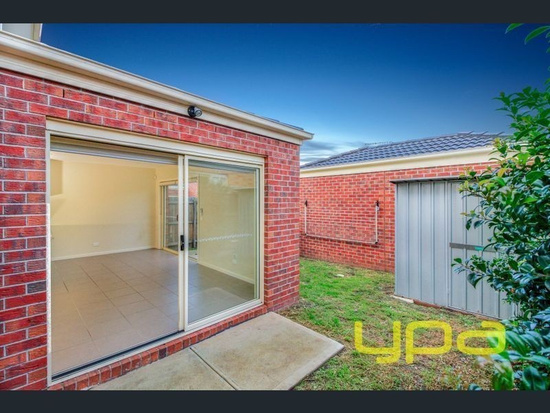 2/17 Maree Court, Kurunjang VIC 3337