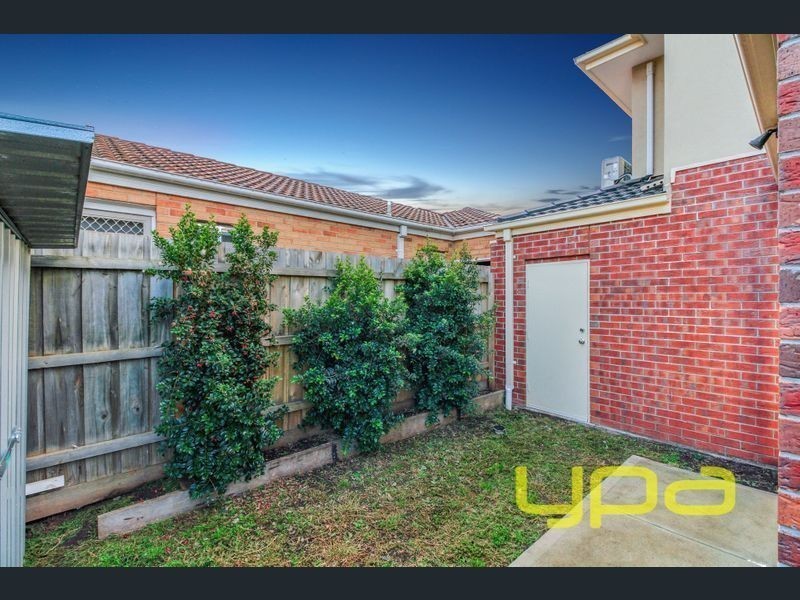 2/17 Maree Court, Kurunjang VIC 3337