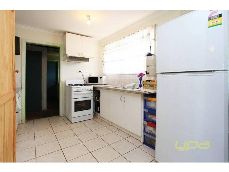 10 Sutherland Avenue, Melton South VIC 3338