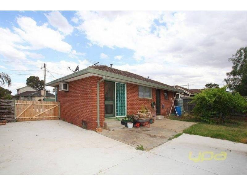 10 Sutherland Avenue, Melton South VIC 3338