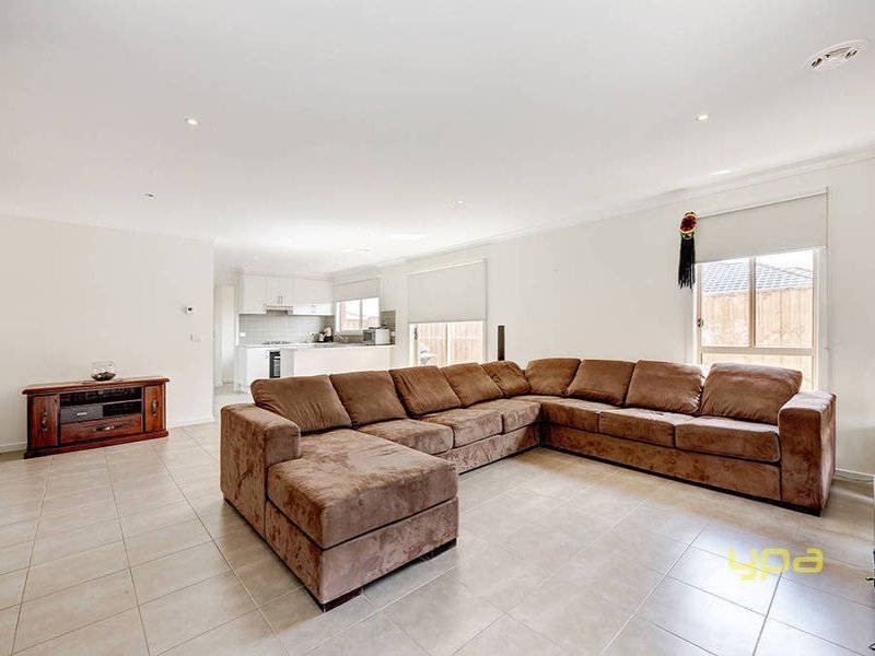 19 Triandra Drive, Brookfield VIC 3338