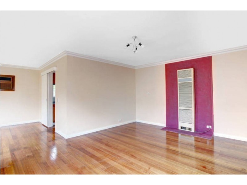 33 Falcon Drive, Melton VIC 3337