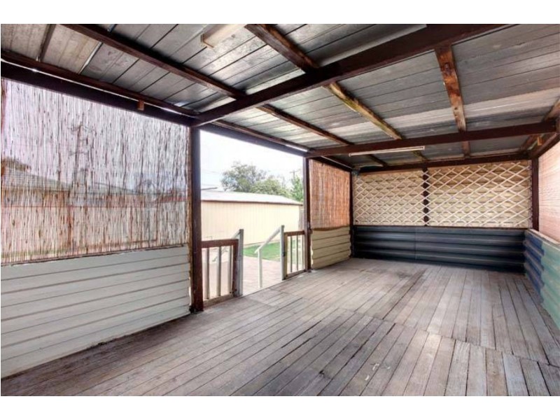 33 Falcon Drive, Melton VIC 3337