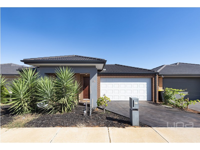 39 Marble Drive, Melton South VIC 3338