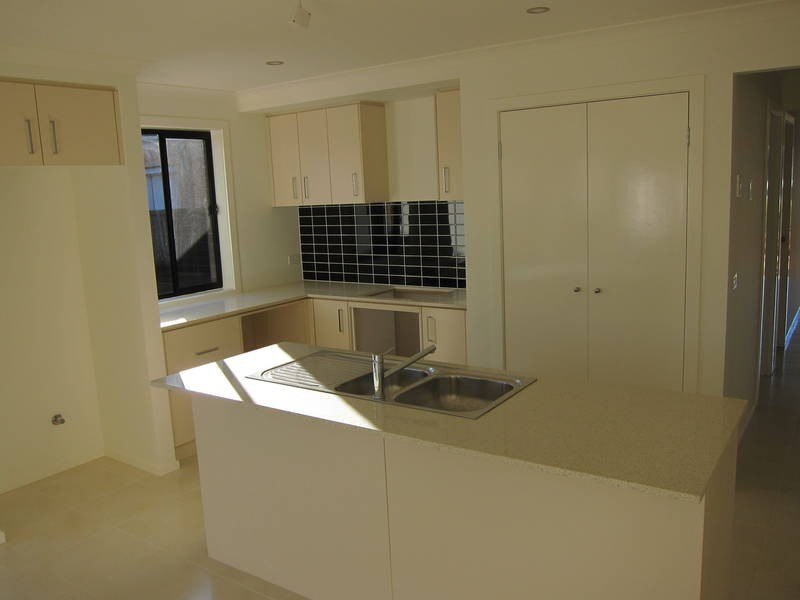 39 Marble Drive, Melton South VIC 3338