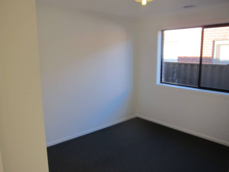 39 Marble Drive, Melton South VIC 3338