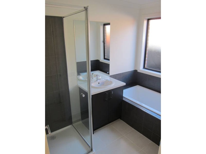 39 Marble Drive, Melton South VIC 3338