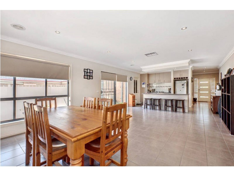 10 Thornhill Street, Melton West VIC 3337