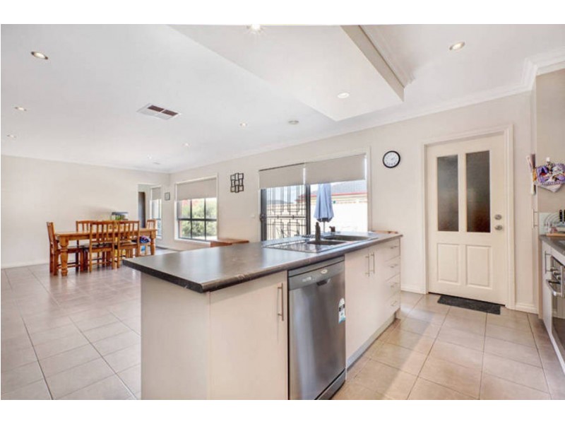 10 Thornhill Street, Melton West VIC 3337