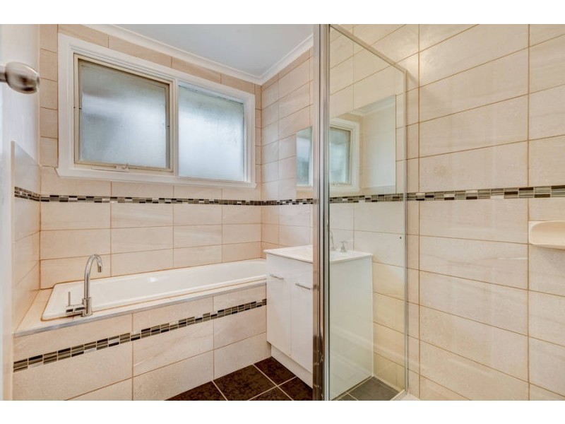 5 Curlew Close, Melton VIC 3337