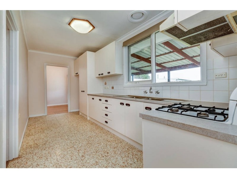 5 Curlew Close, Melton VIC 3337