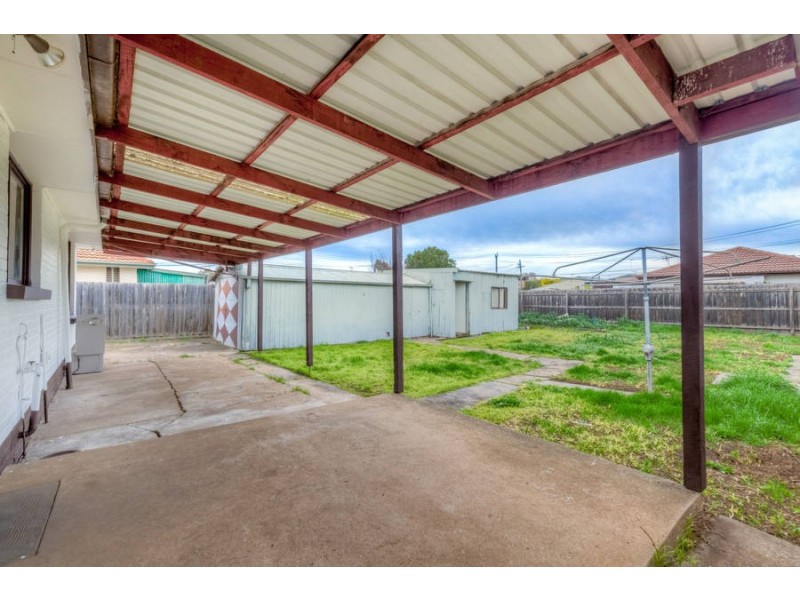 5 Curlew Close, Melton VIC 3337