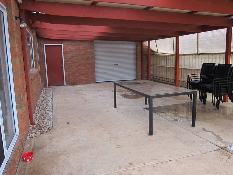 9 Grosvenor Court, Melton West VIC 3337