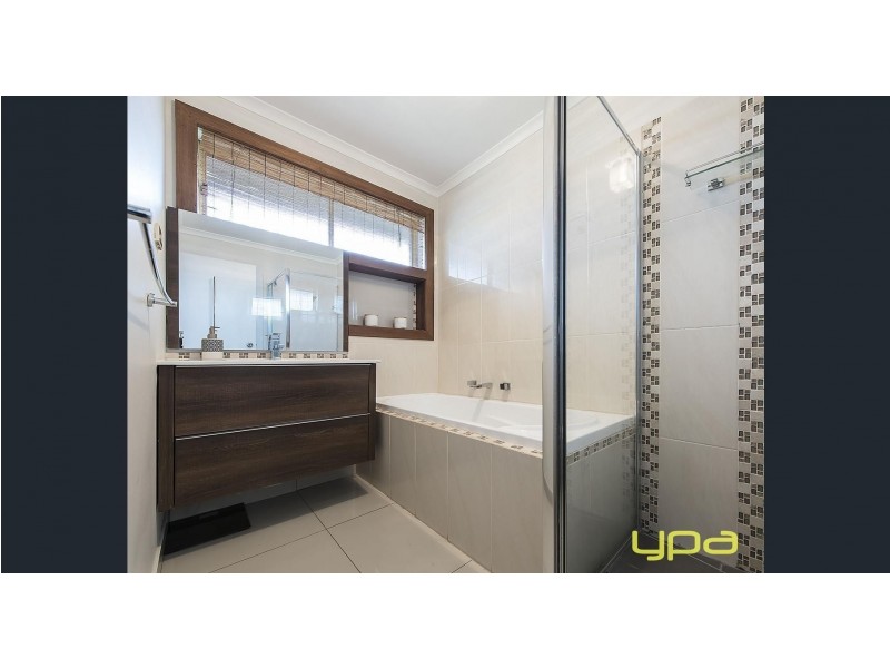 42 Dunvegan Drive, Kurunjang VIC 3337
