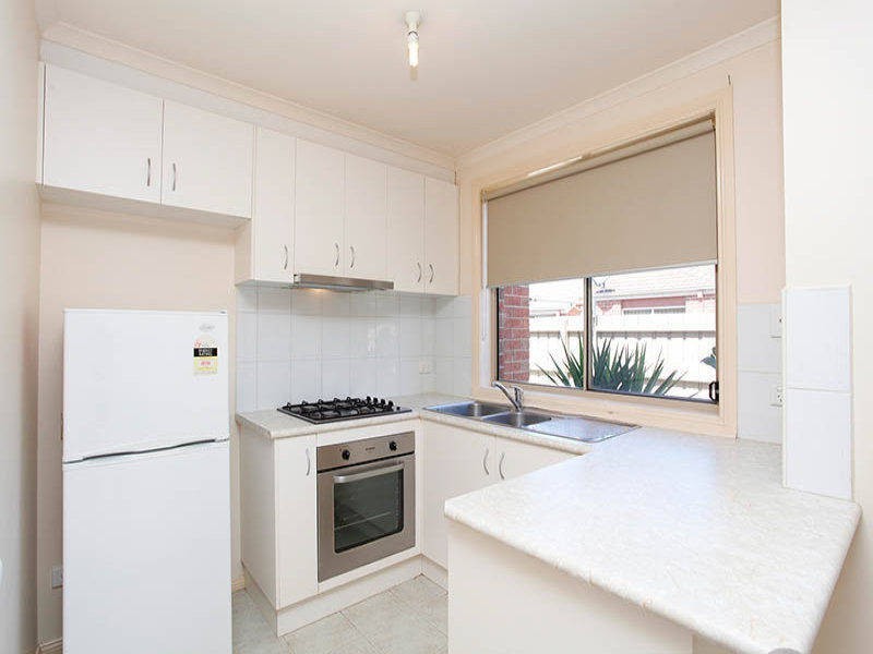 13/44-50 Phillip Street, Melton South VIC 3338