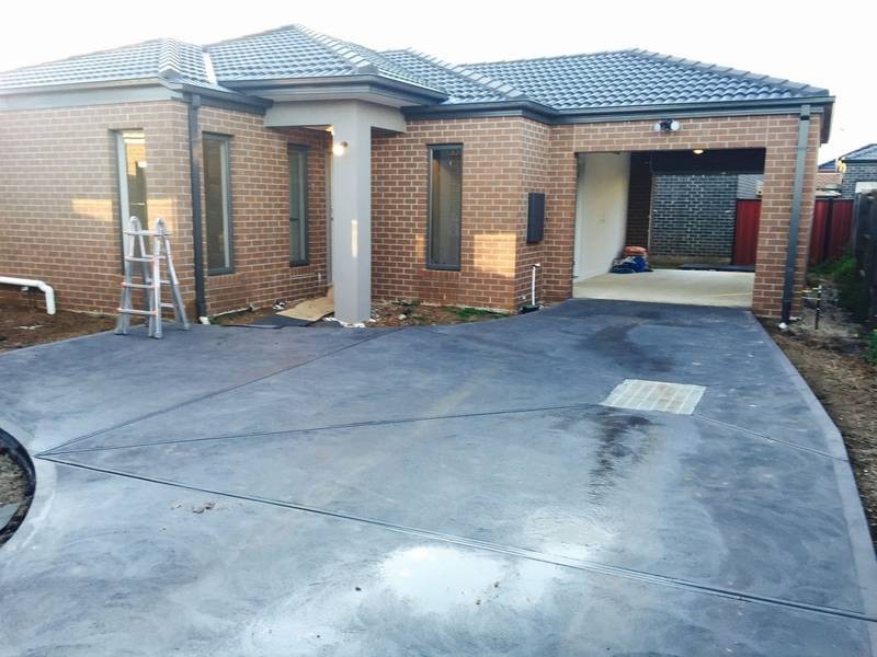 2/18 Haywood Grove, Melton West VIC 3337