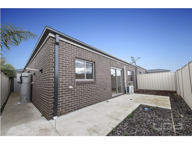 3/276 Bulmans Road, Melton West VIC 3337