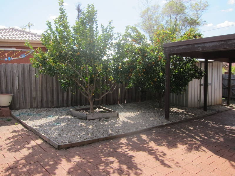 1/2 Kingdom Avenue, Kings Park VIC 3021