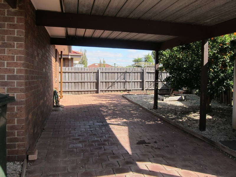 1/2 Kingdom Avenue, Kings Park VIC 3021