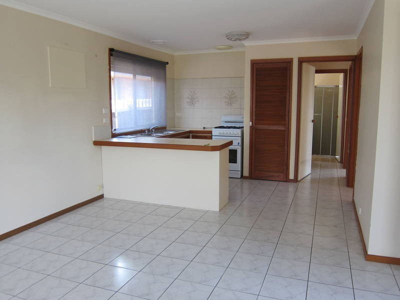 1/2 Kingdom Avenue, Kings Park VIC 3021