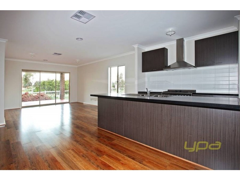 4 Lauriston Drive, Eynesbury VIC 3338