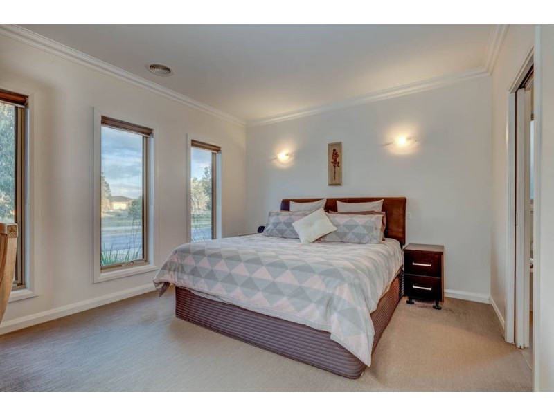 19 Bluegum Drive, Brookfield VIC 3338