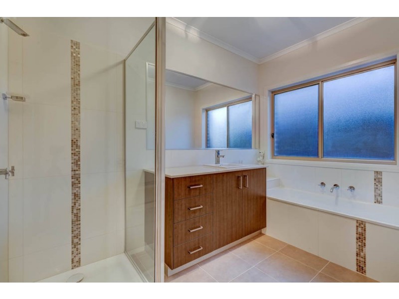 19 Bluegum Drive, Brookfield VIC 3338