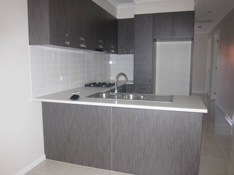 2/17 Lindsay Court, Melton VIC 3337