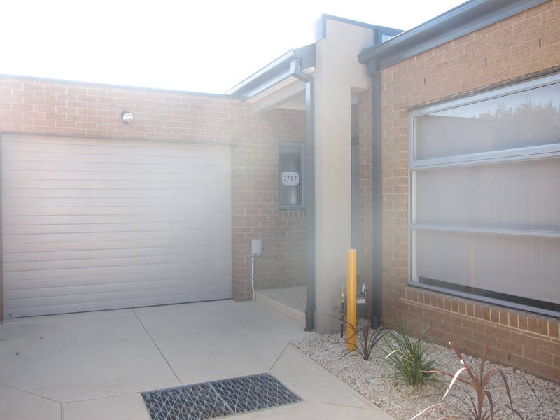 2/17 Lindsay Court, Melton VIC 3337