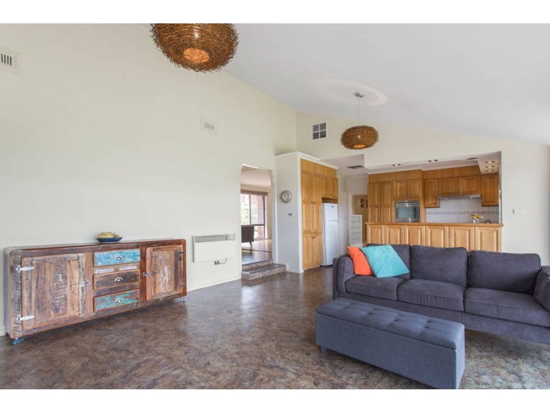 18 Manning Boulevard, Darley VIC 3340