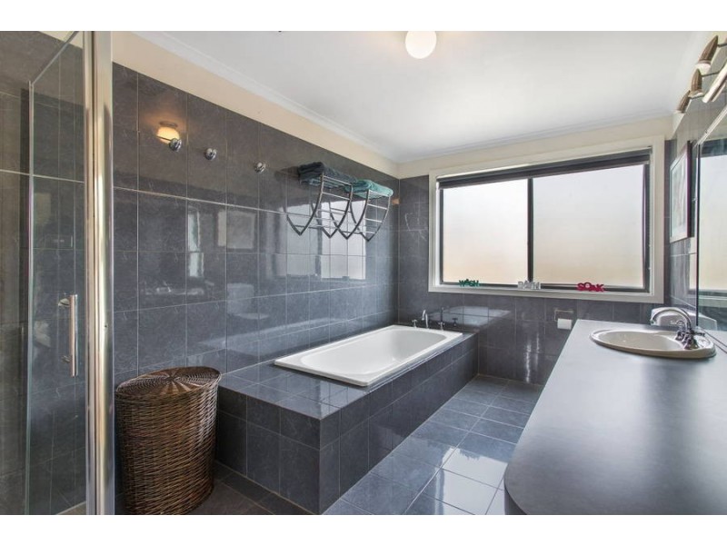 18 Manning Boulevard, Darley VIC 3340