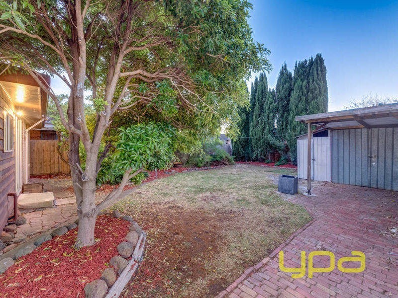 16 Curlew Close, Melton West VIC 3337