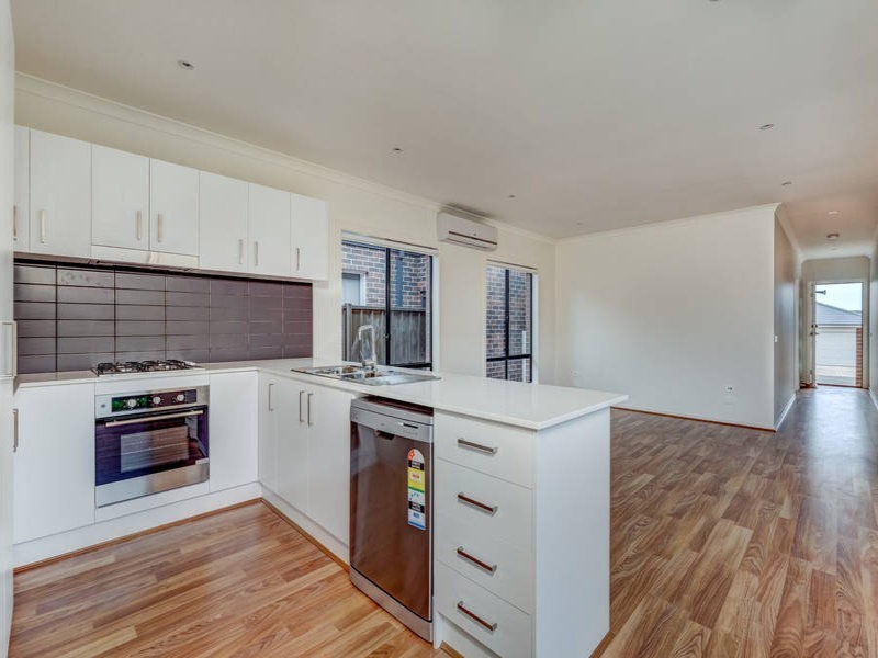 34 Marble Drive, Melton VIC 3337