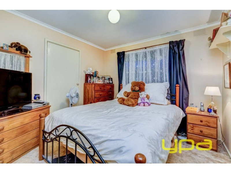 2 Banksia Place, Melton West VIC 3337