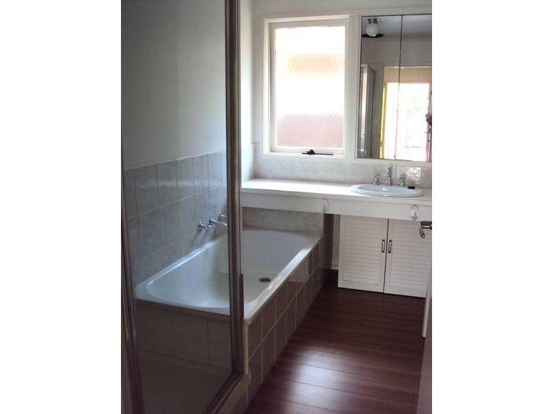 5 Hilton Drive, Melton VIC 3337