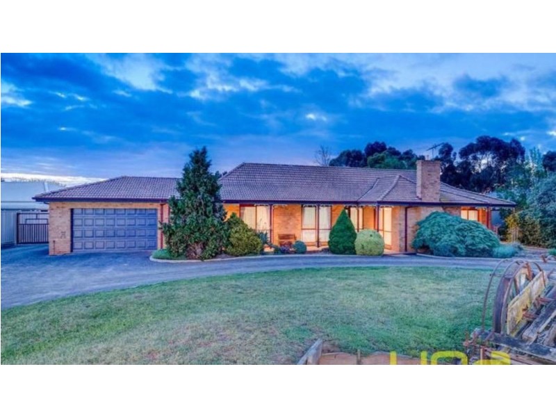 18 Springbank Way, Brookfield VIC 3338