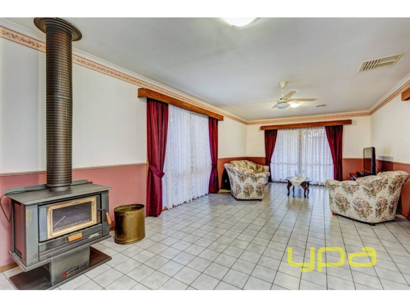 18 Springbank Way, Brookfield VIC 3338