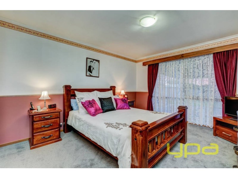 18 Springbank Way, Brookfield VIC 3338