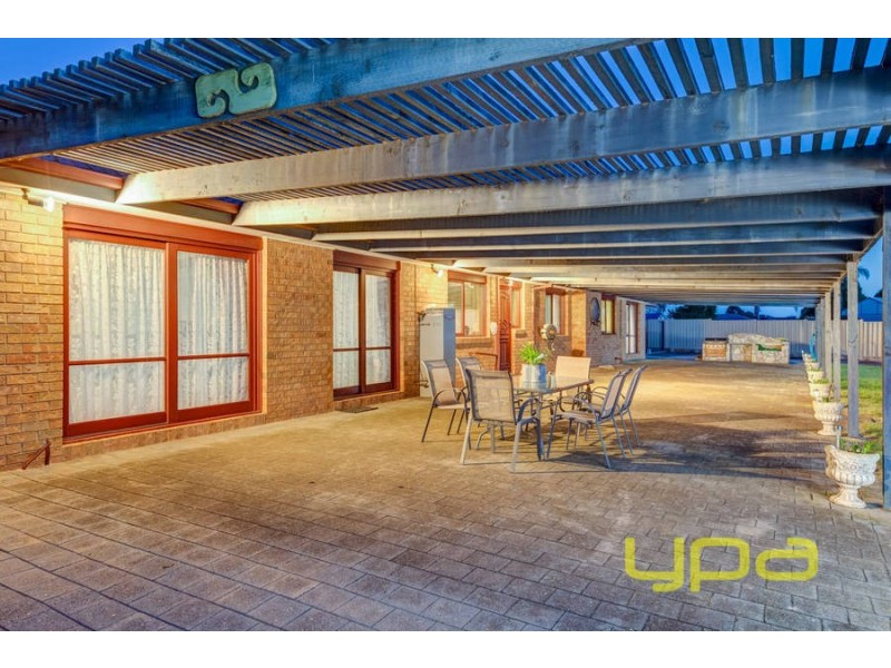 18 Springbank Way, Brookfield VIC 3338