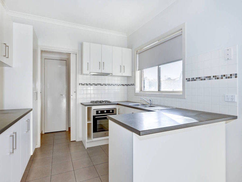 1/6 Woodland Rise, Melton West VIC 3337