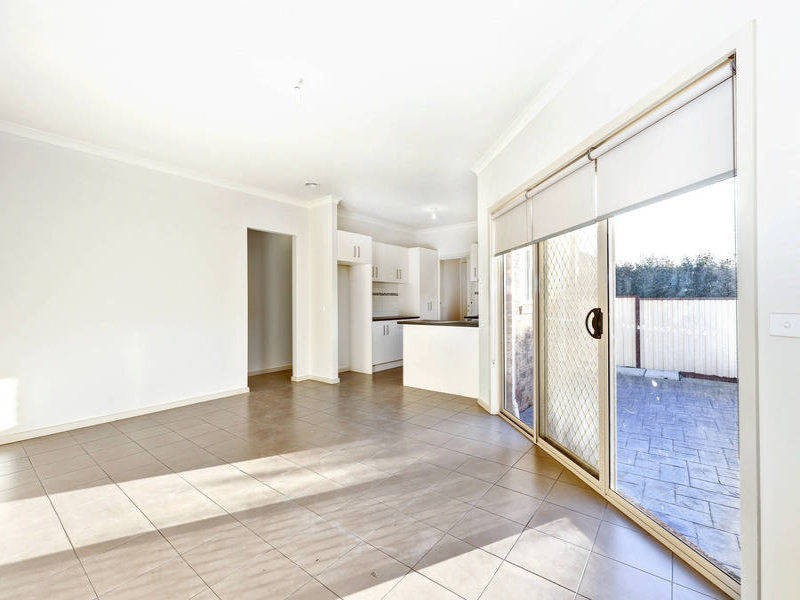 1/6 Woodland Rise, Melton West VIC 3337