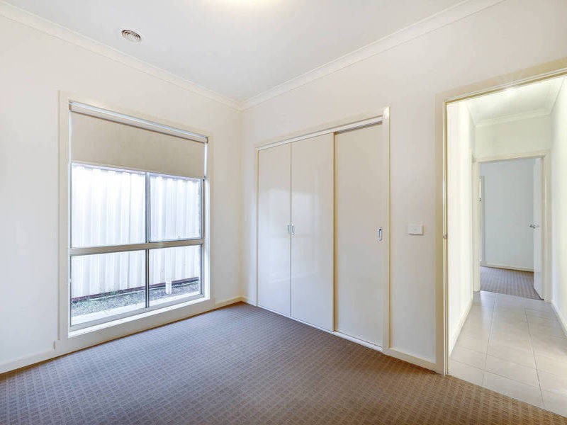 1/6 Woodland Rise, Melton West VIC 3337