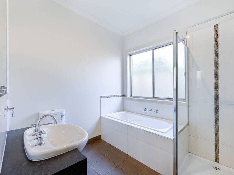 1/6 Woodland Rise, Melton West VIC 3337