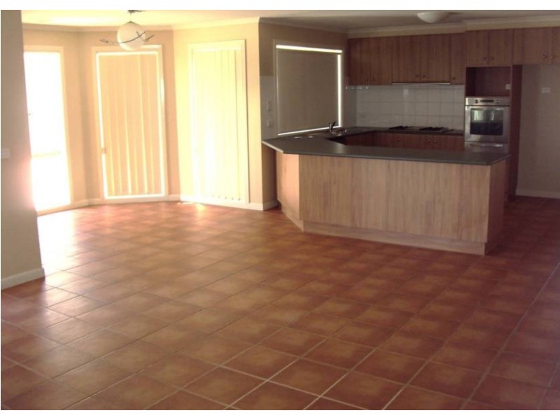 27  Scarlet Oak Ave, Melton West VIC 3337